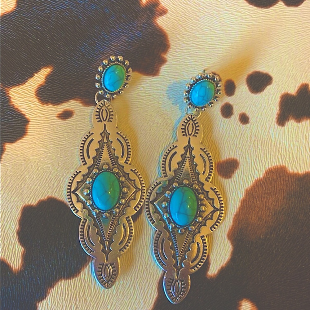 Western Turquoise Stunning Earrings